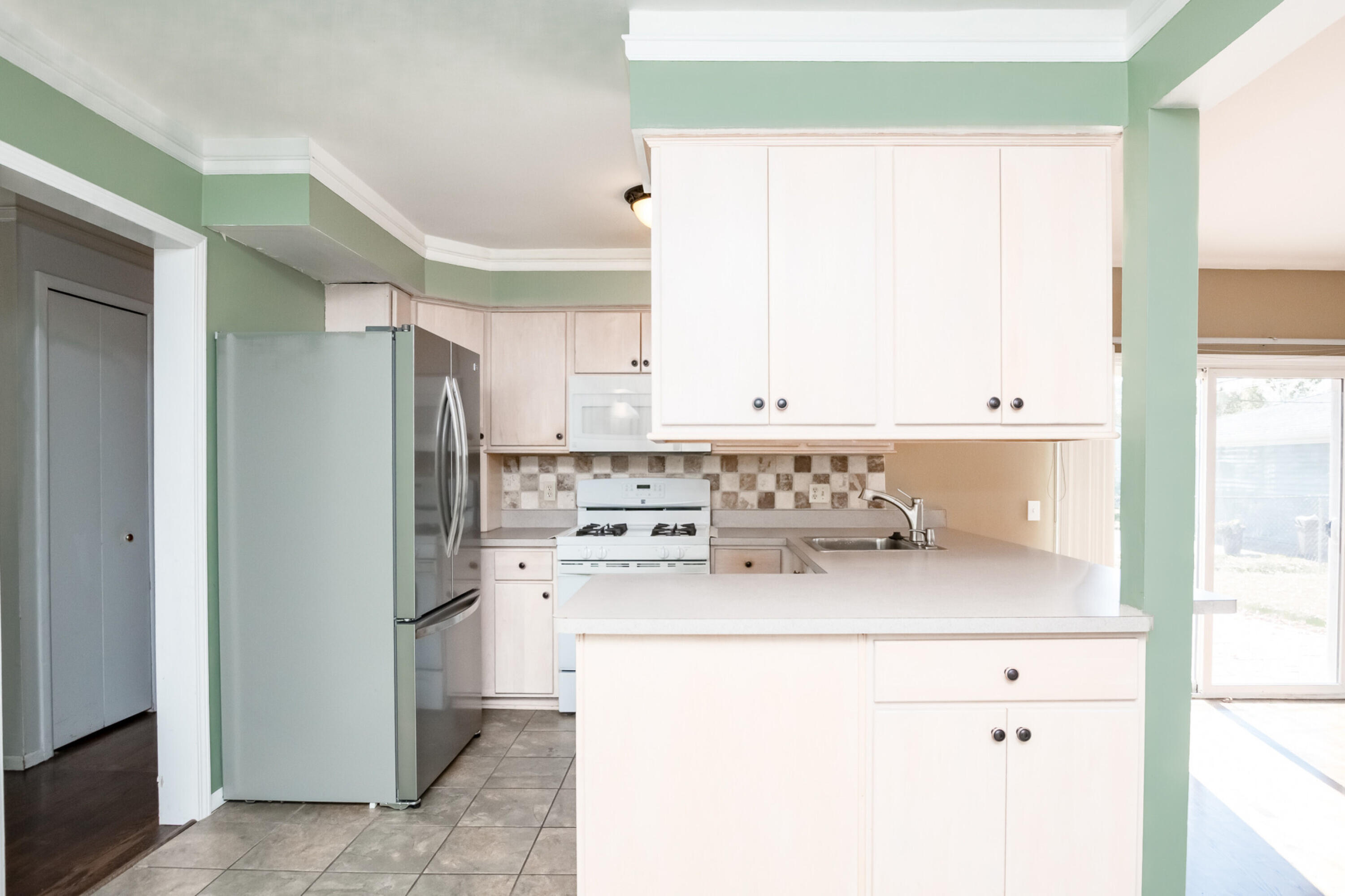2021 Castleton Drive Troy, MI 48083 - Photo 14 of 41 new_20251010_05julia_