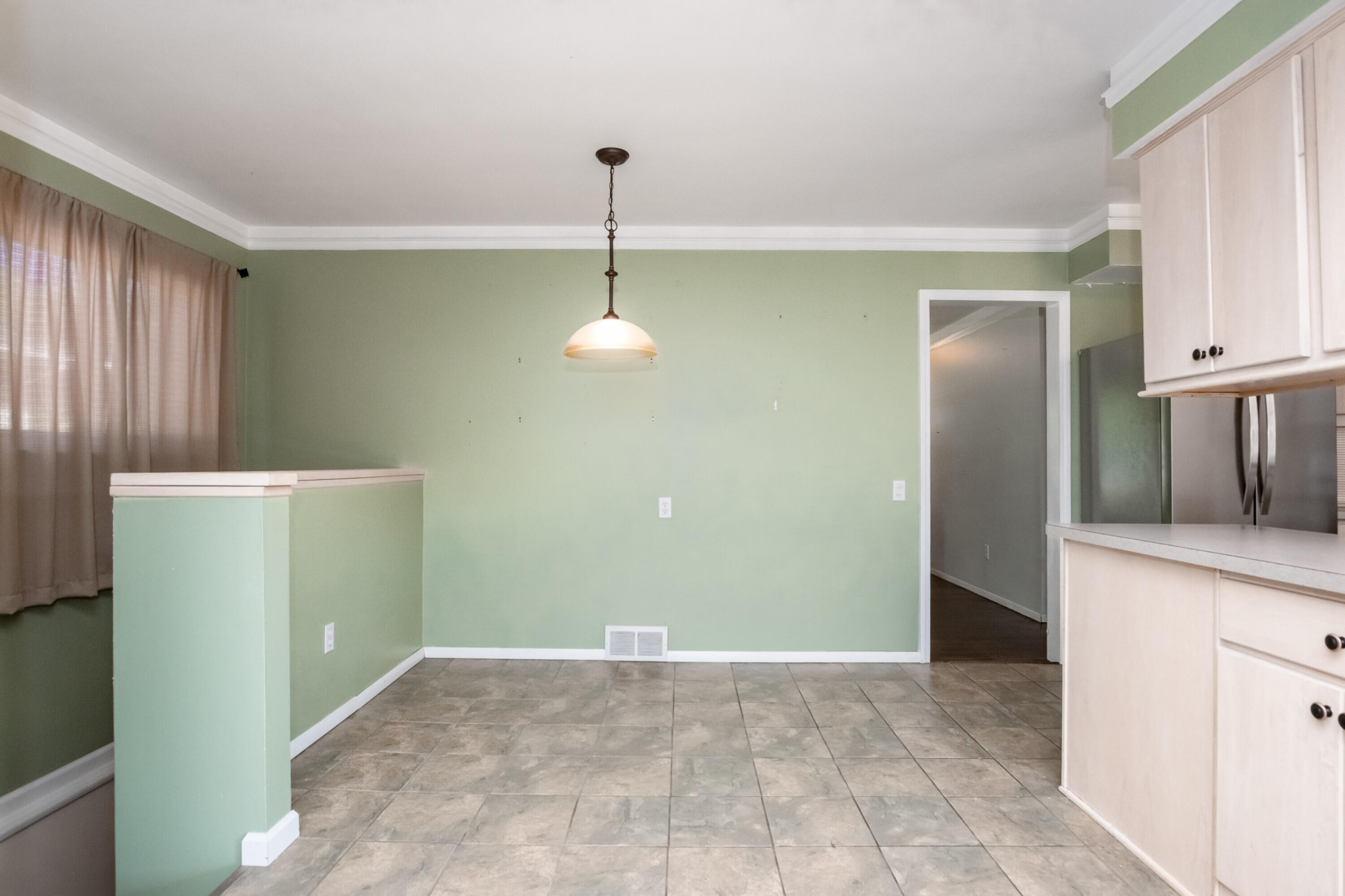 2021 Castleton Drive Troy, MI 48083 - Photo 15 of 41 new_20251010_15julia_