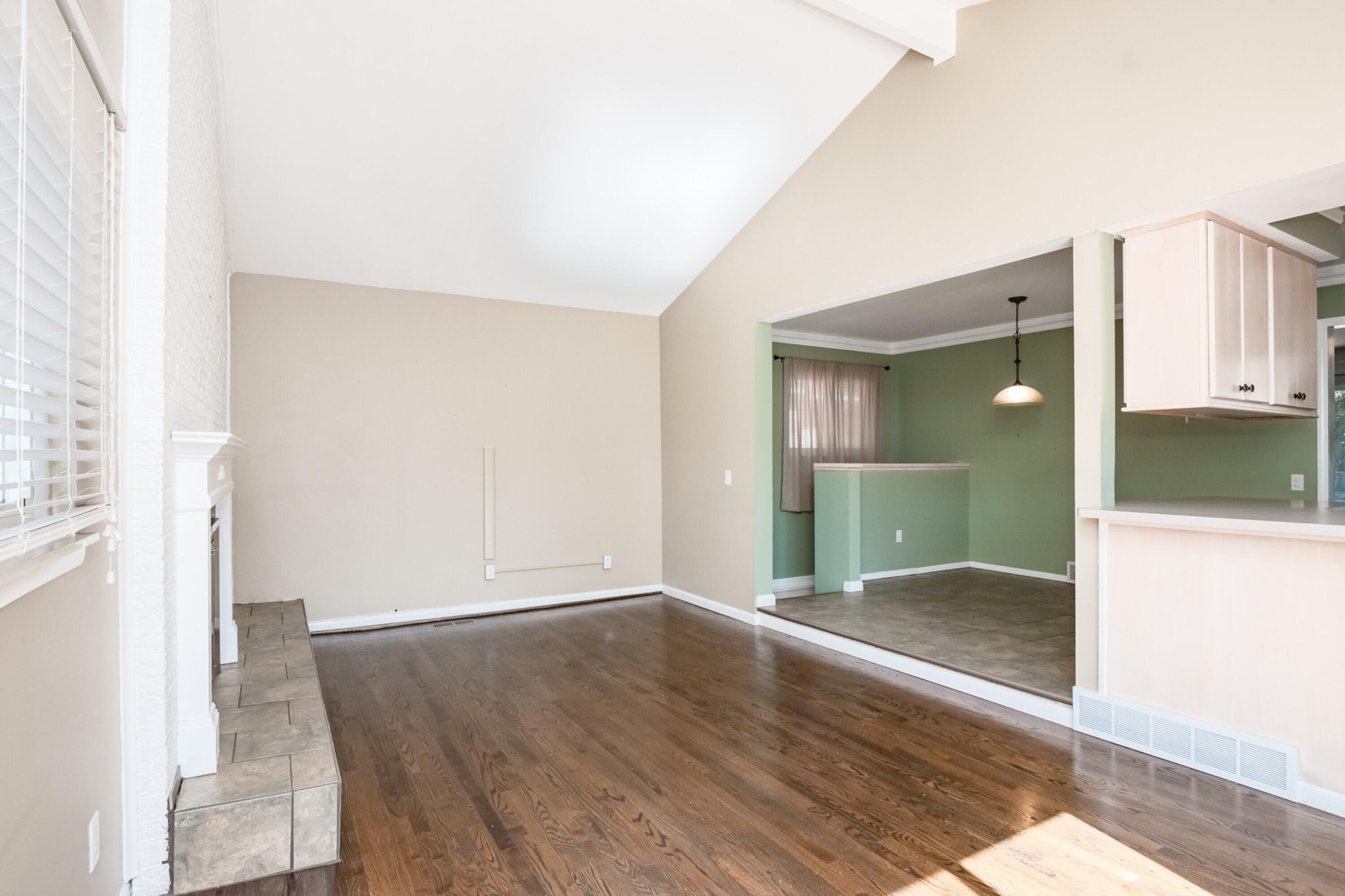 2021 Castleton Drive Troy, MI 48083 - Photo 16 of 41 new_20251010_16julia_