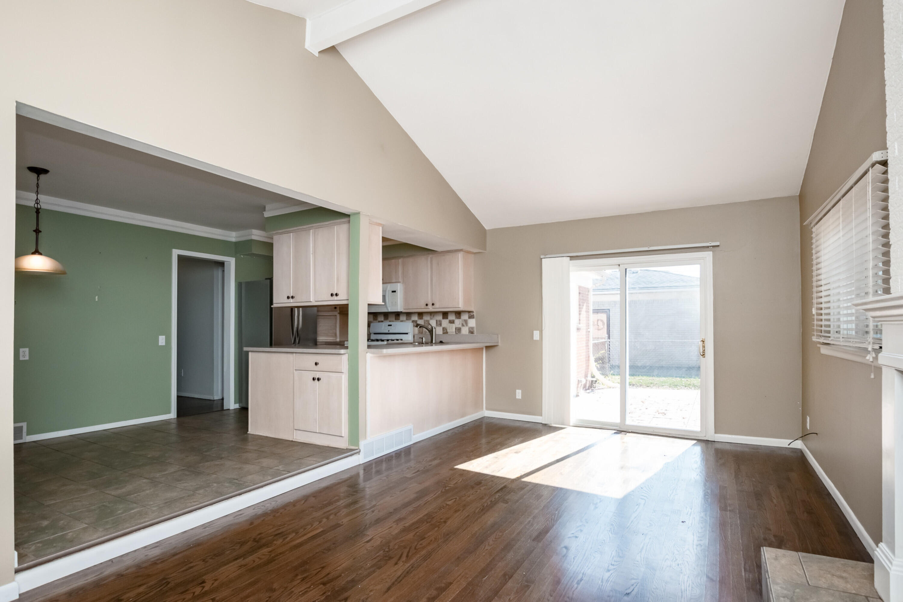 2021 Castleton Drive Troy, MI 48083 - Photo 17 of 41 new_20251010_13julia_