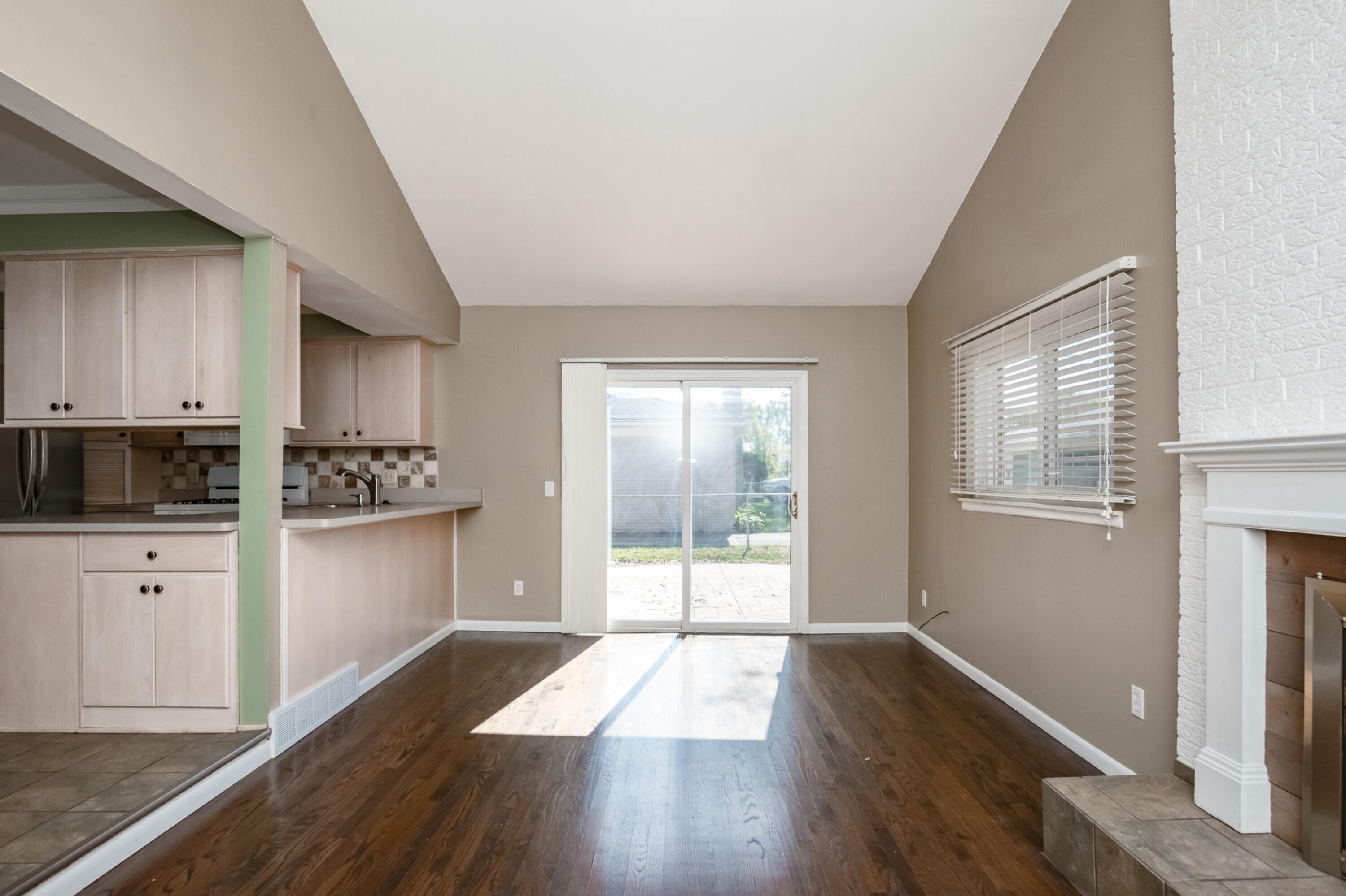 2021 Castleton Drive Troy, MI 48083 - Photo 19 of 41 new_20251010_12julia_
