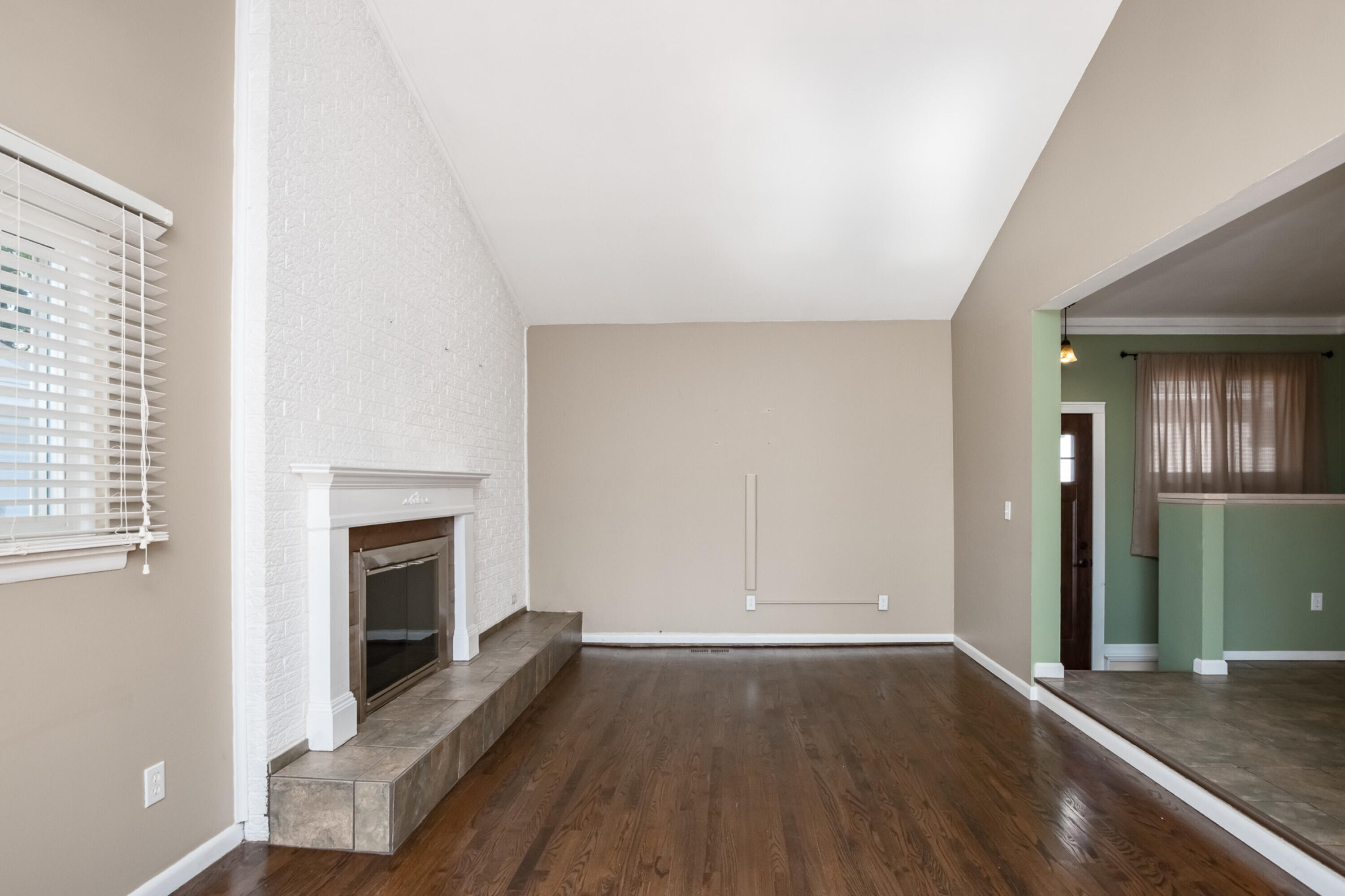 2021 Castleton Drive Troy, MI 48083 - Photo 21 of 41 new_20251010_10julia_