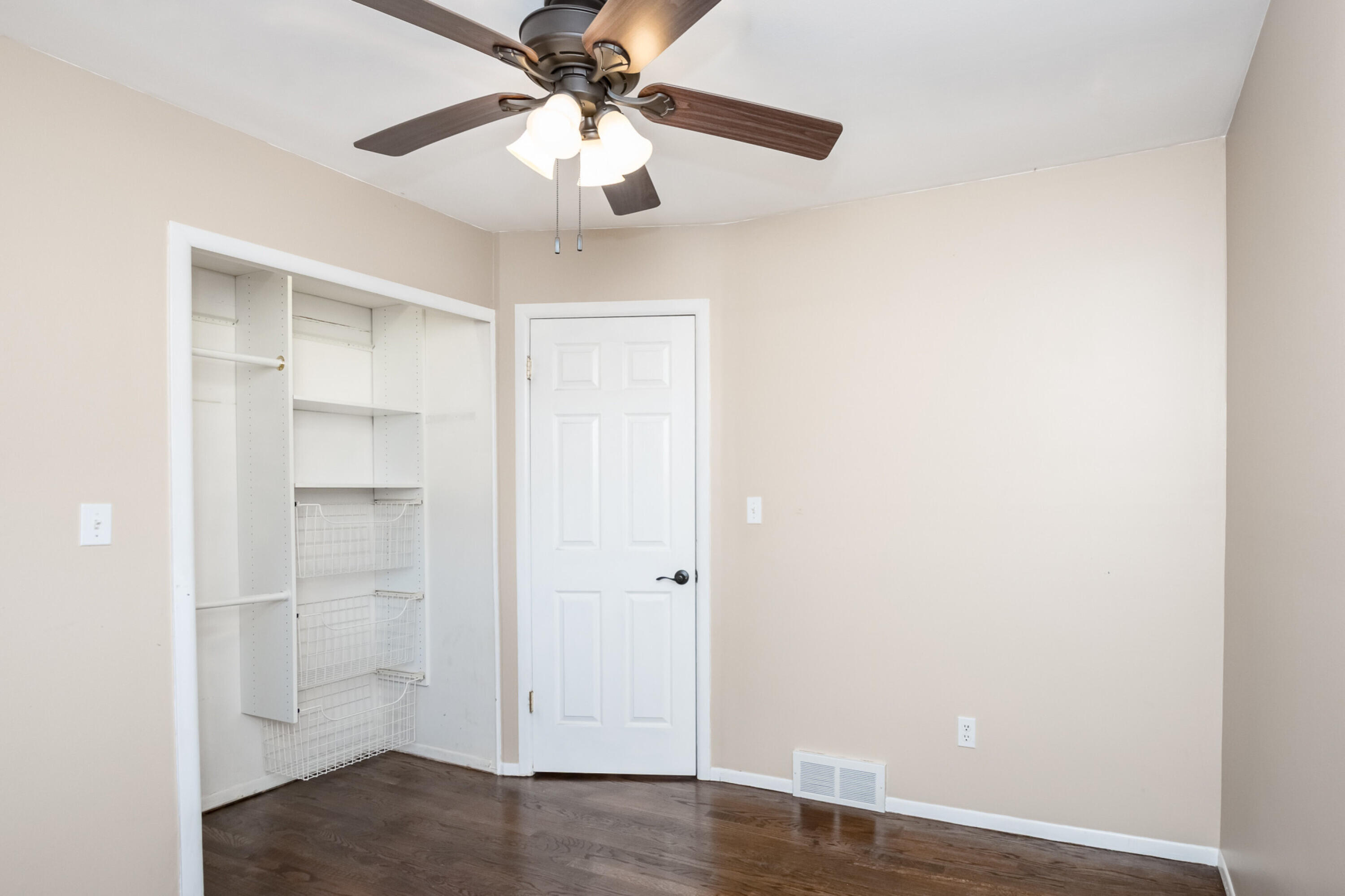 2021 Castleton Drive Troy, MI 48083 - Photo 25 of 41 new_20251010_27julia_