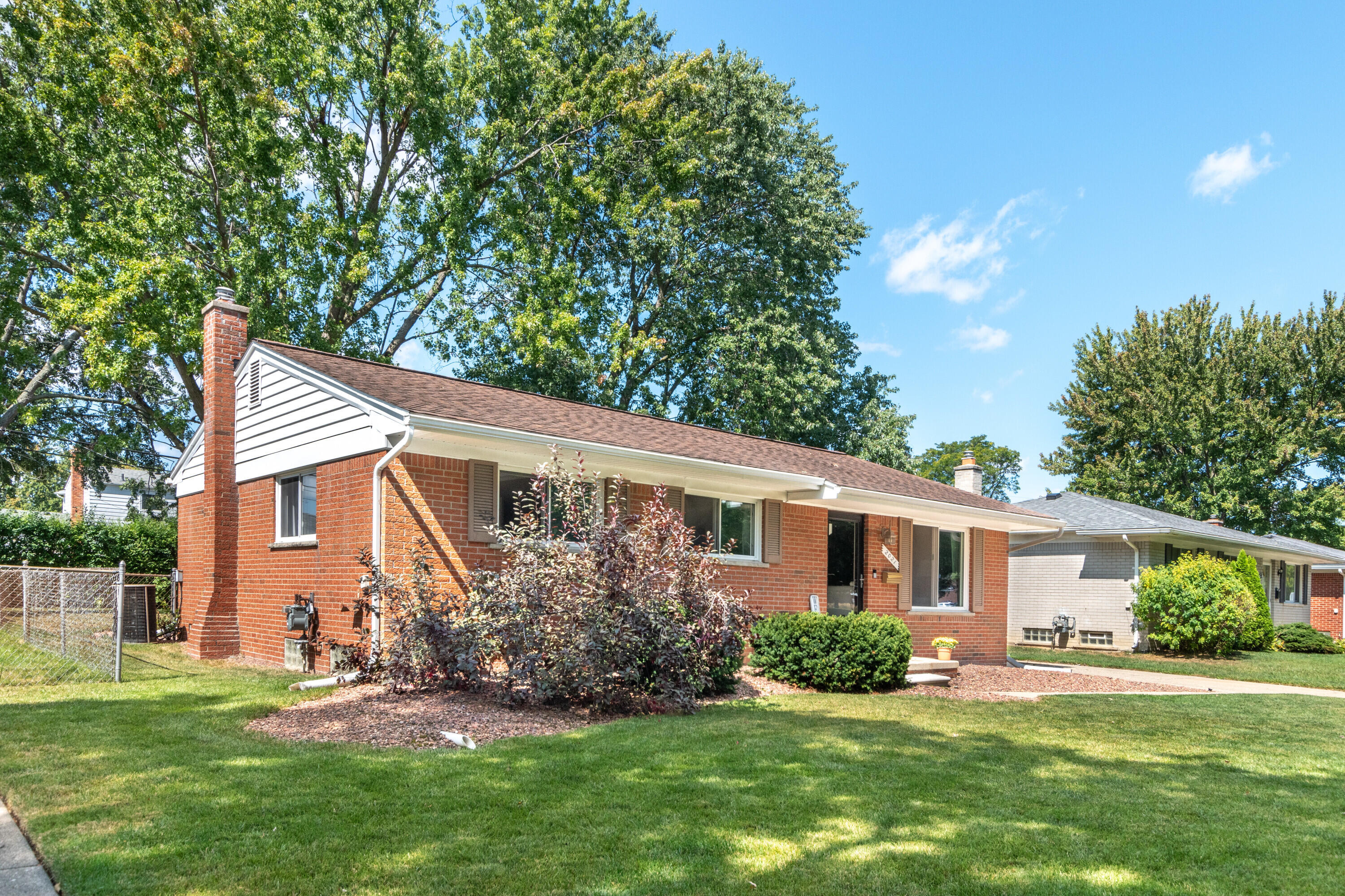 2021 Castleton Drive Troy, MI 48083 - Photo 3 of 41 002_4