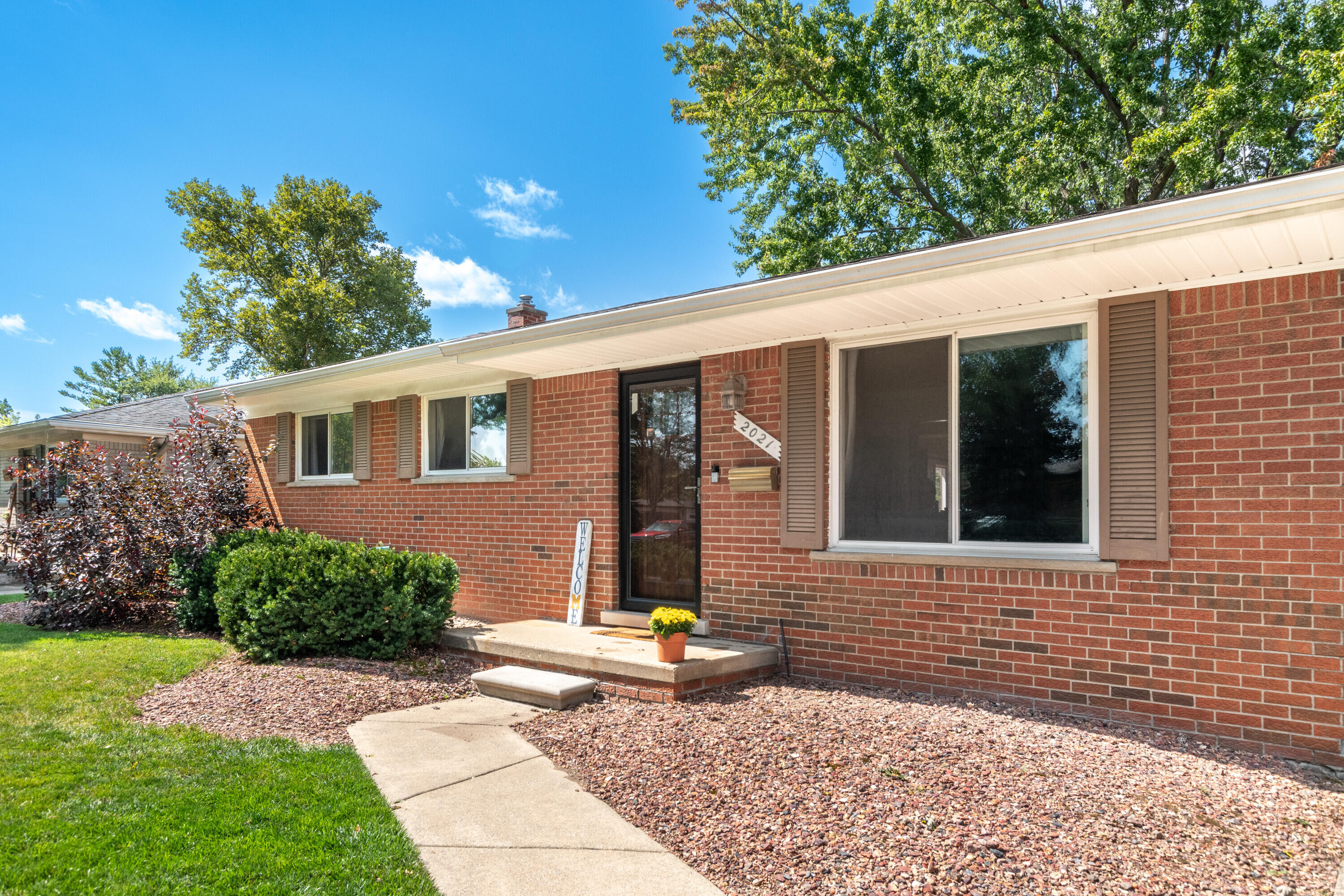 2021 Castleton Drive Troy, MI 48083 - Photo 4 of 41 004_6