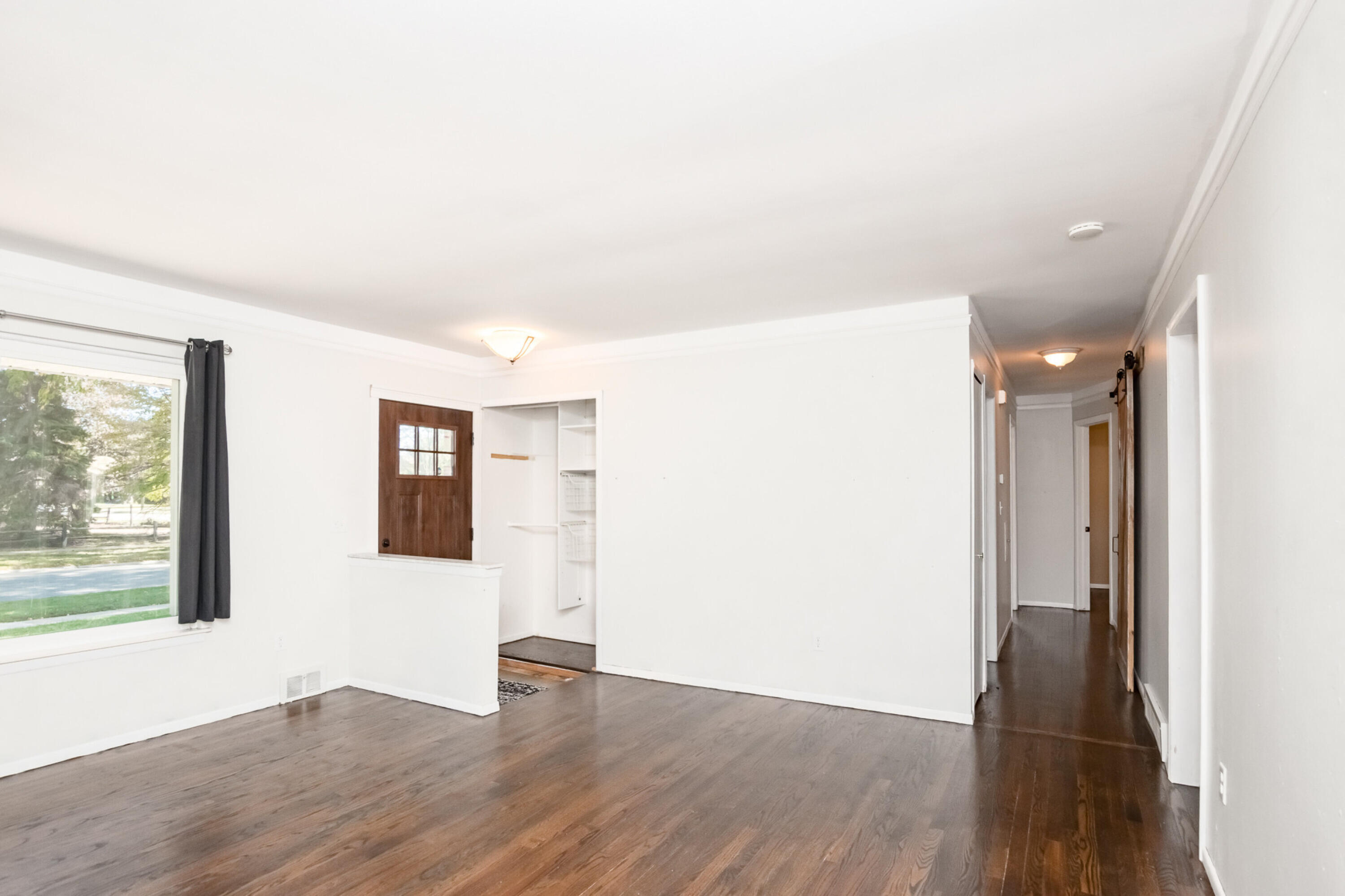 2021 Castleton Drive Troy, MI 48083 - Photo 6 of 41 new_20251010_01julia_