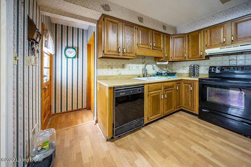 5506 Mcdeane Road Louisville, KY 40216 - Photo 9 of 18 19
