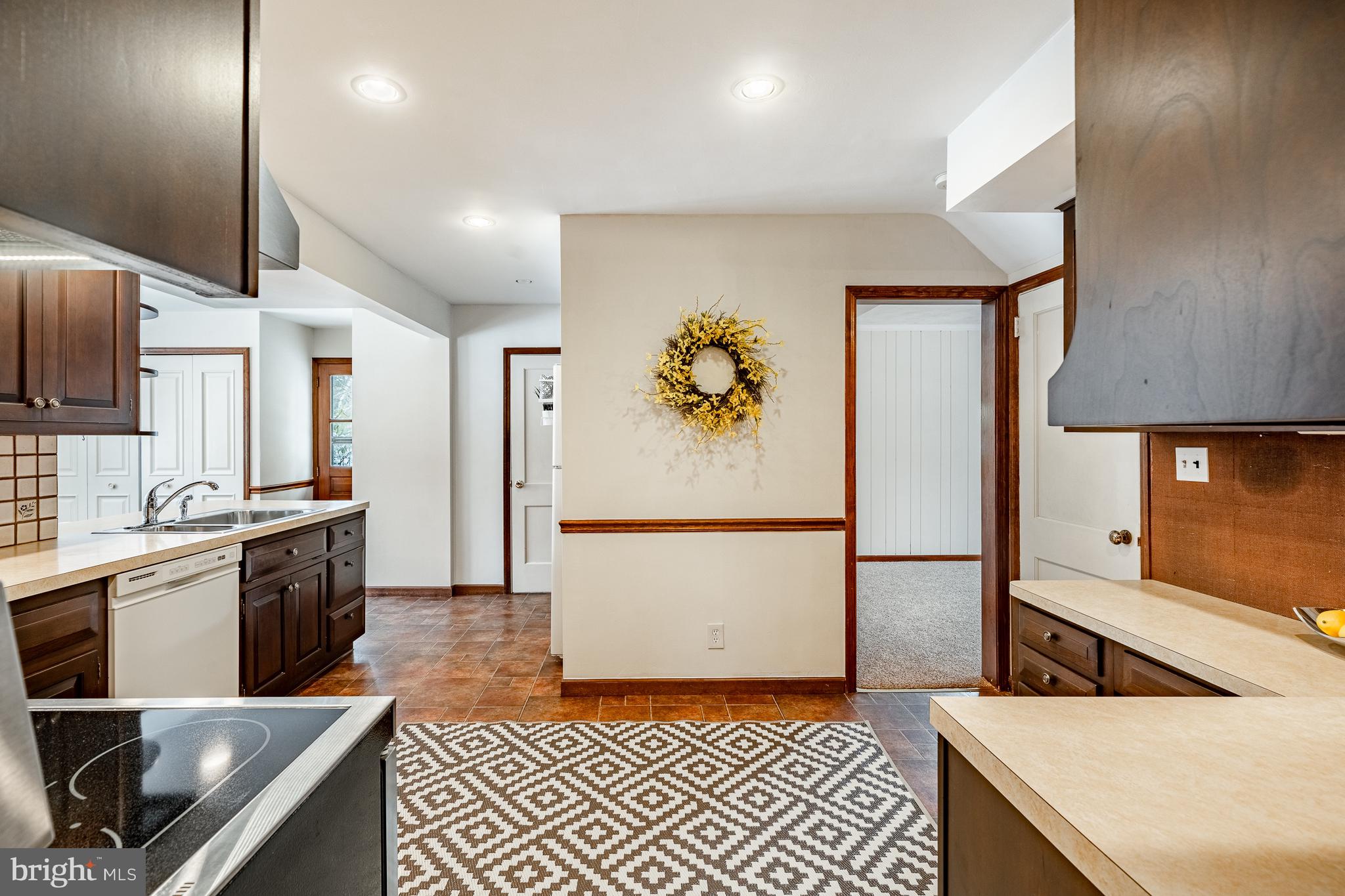 303 Greenhill Road Willow Grove, PA 19090 - Photo 3 of 36