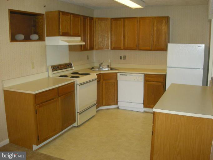 7300 Belair Road Baltimore, MD 21206 - Photo 8 of 12 Kitchen