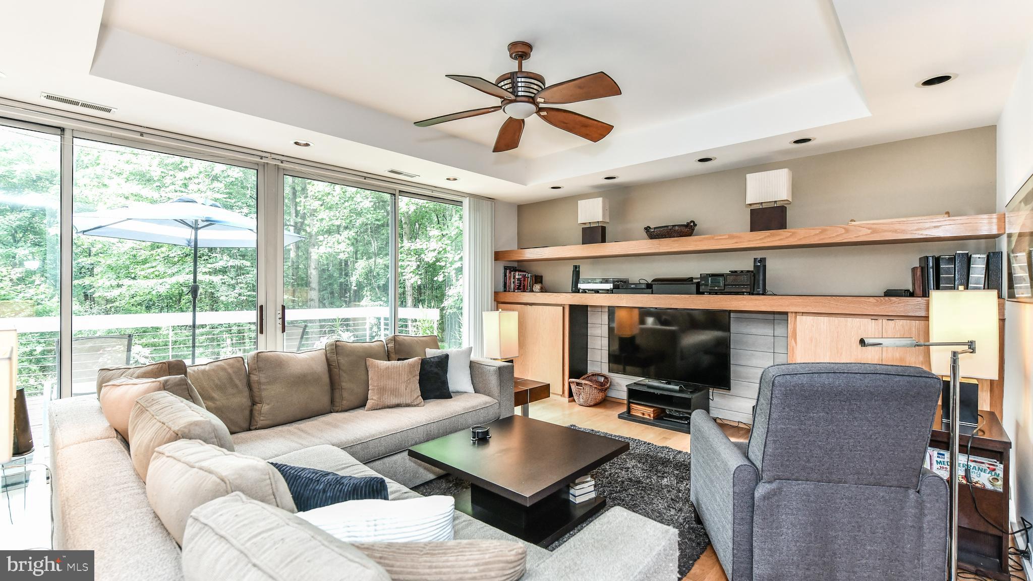 39470 Mt Gilead Road Leesburg, VA 20175 - Photo 7 of 17 Family room, lets the outside in