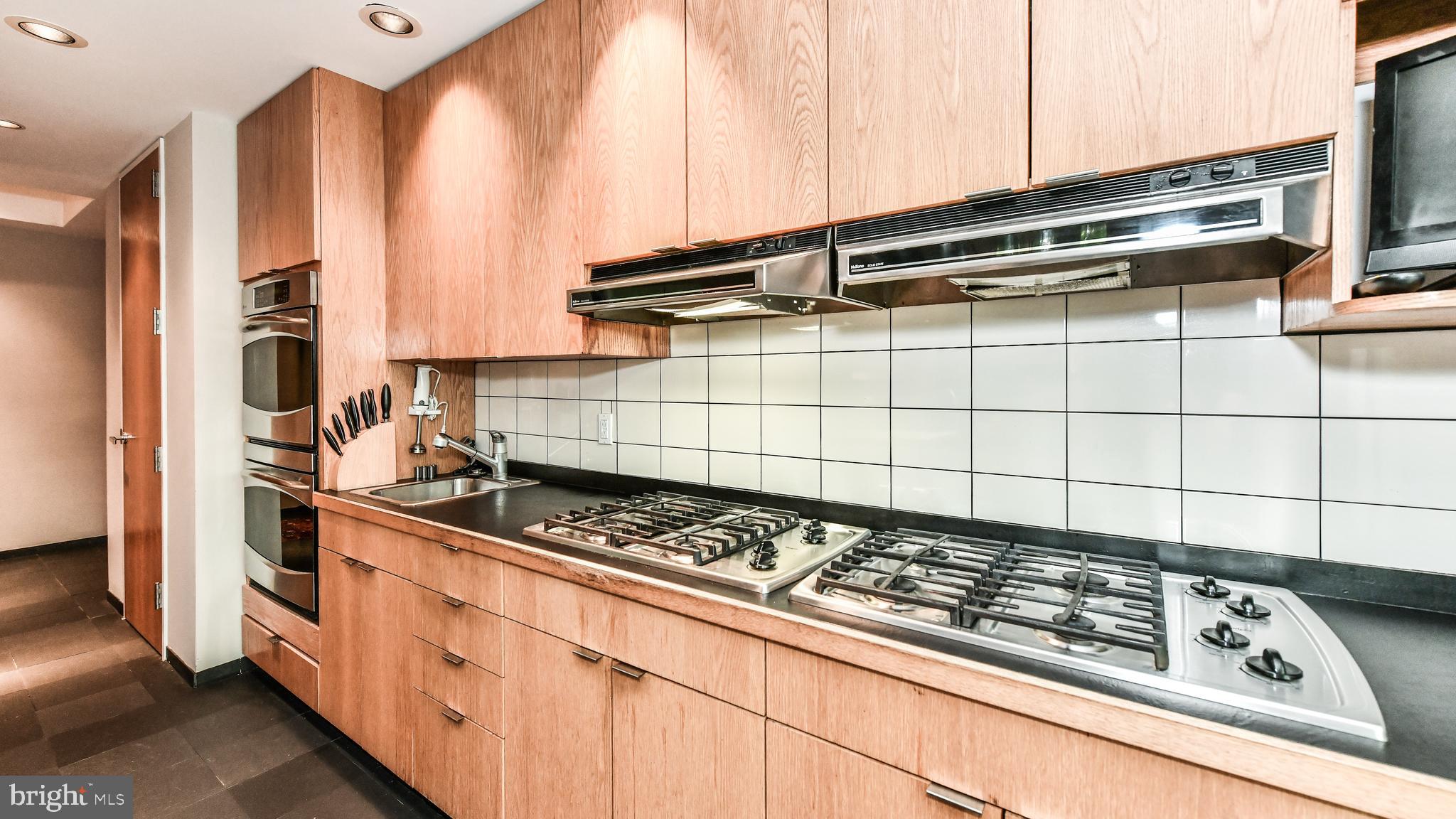 39470 Mt Gilead Road Leesburg, VA 20175 - Photo 10 of 17 Dual gas stove tops