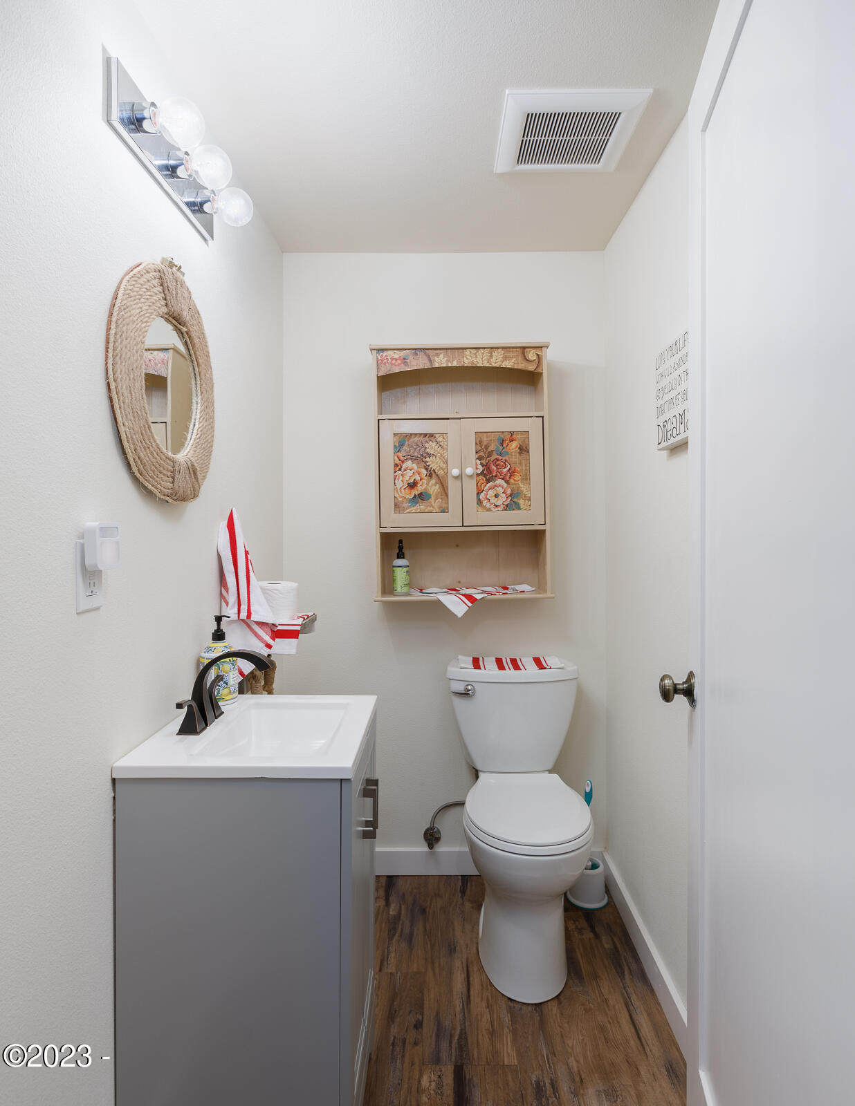 130 Southwest Maple Street Waldport, OR 97394 - Photo 21 of 46 halfbath