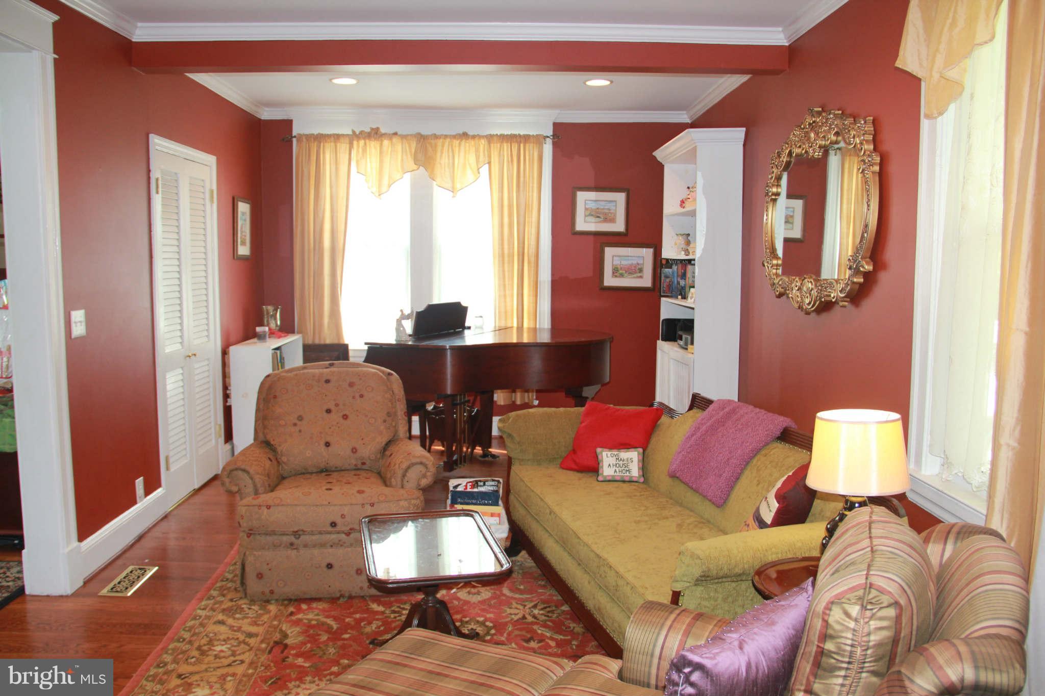 6313 Banbury Road Baltimore, MD 21239 - Photo 10 of 21 a living room with furniture and a window