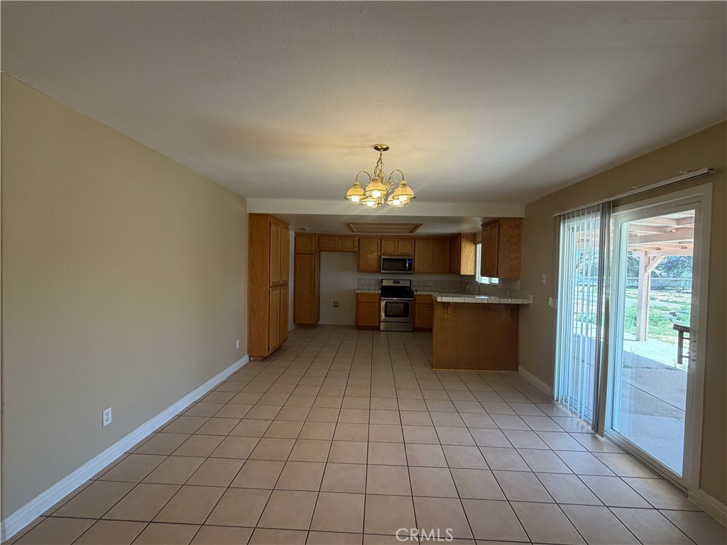22265 Thunderbird Road Apple Valley, CA 92307 - Photo 5 of 17
