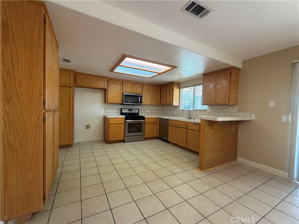 22265 Thunderbird Road Apple Valley, CA 92307 - Photo 6 of 17