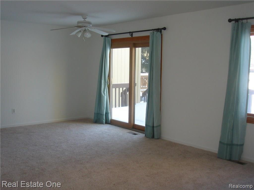 2160 Rochelle Park Drive Rochester, MI 48309 - Photo 3 of 19 Dining Room W/doorwall to deck