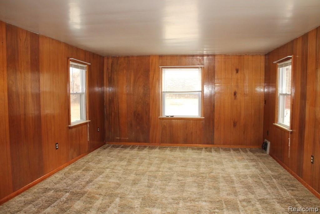 10321 Gordon Road Fenton, MI 48430 - Photo 13 of 37 Family room area for extra living space.