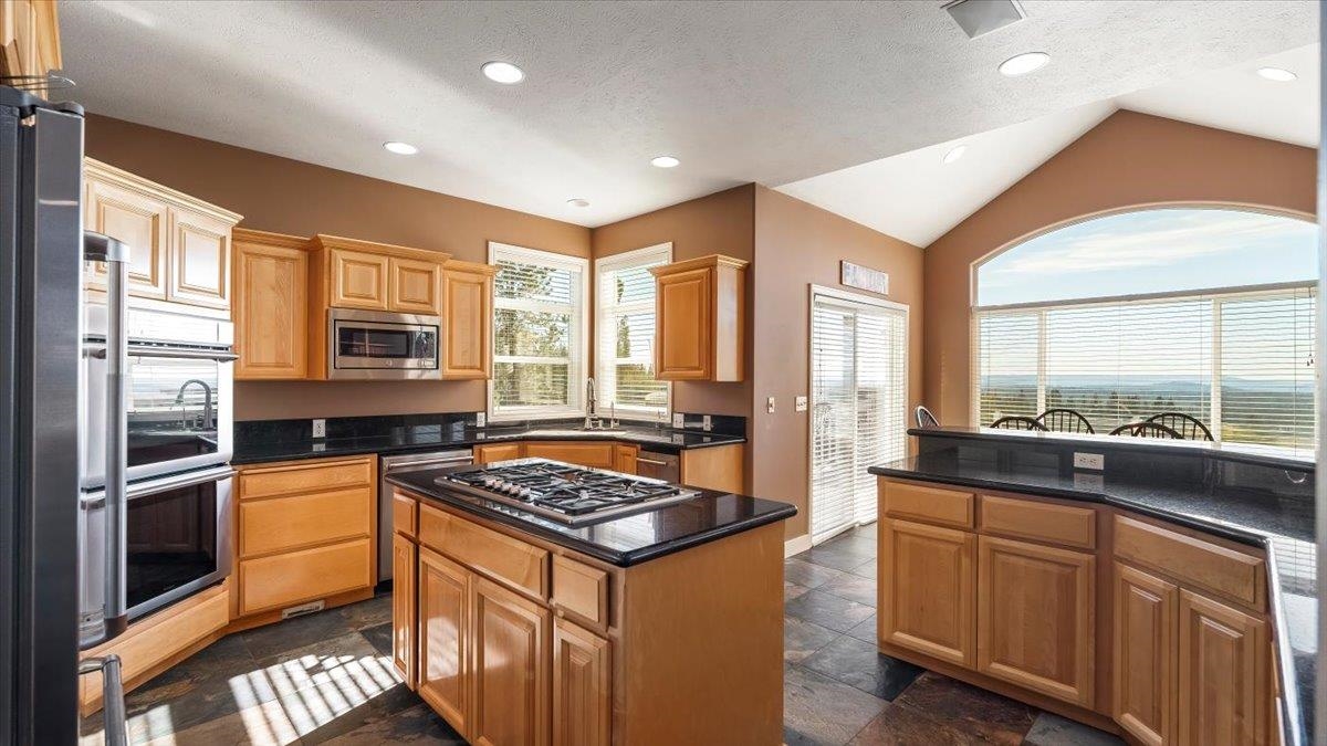 16815 North Greenbluff Road Colbert, WA 99005 - Photo 10 of 50