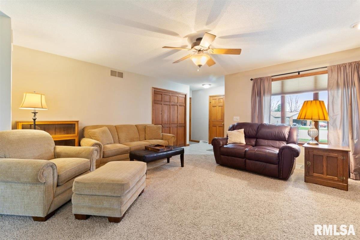 6301 Kate Court Springfield, IL 62712 - Photo 7 of 41