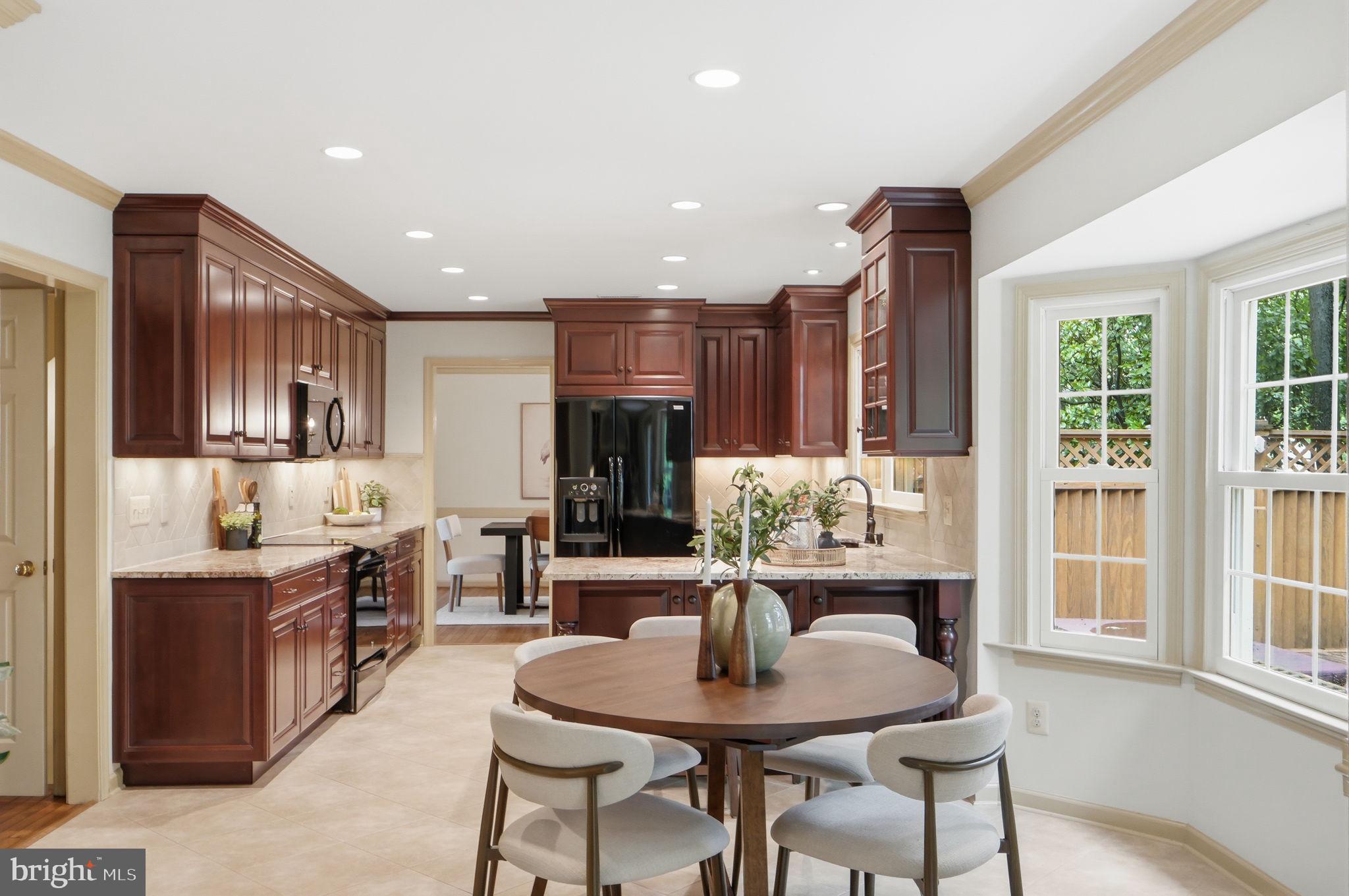 13702 Springstone Court Clifton, VA 20124 - Photo 13 of 50 Table space