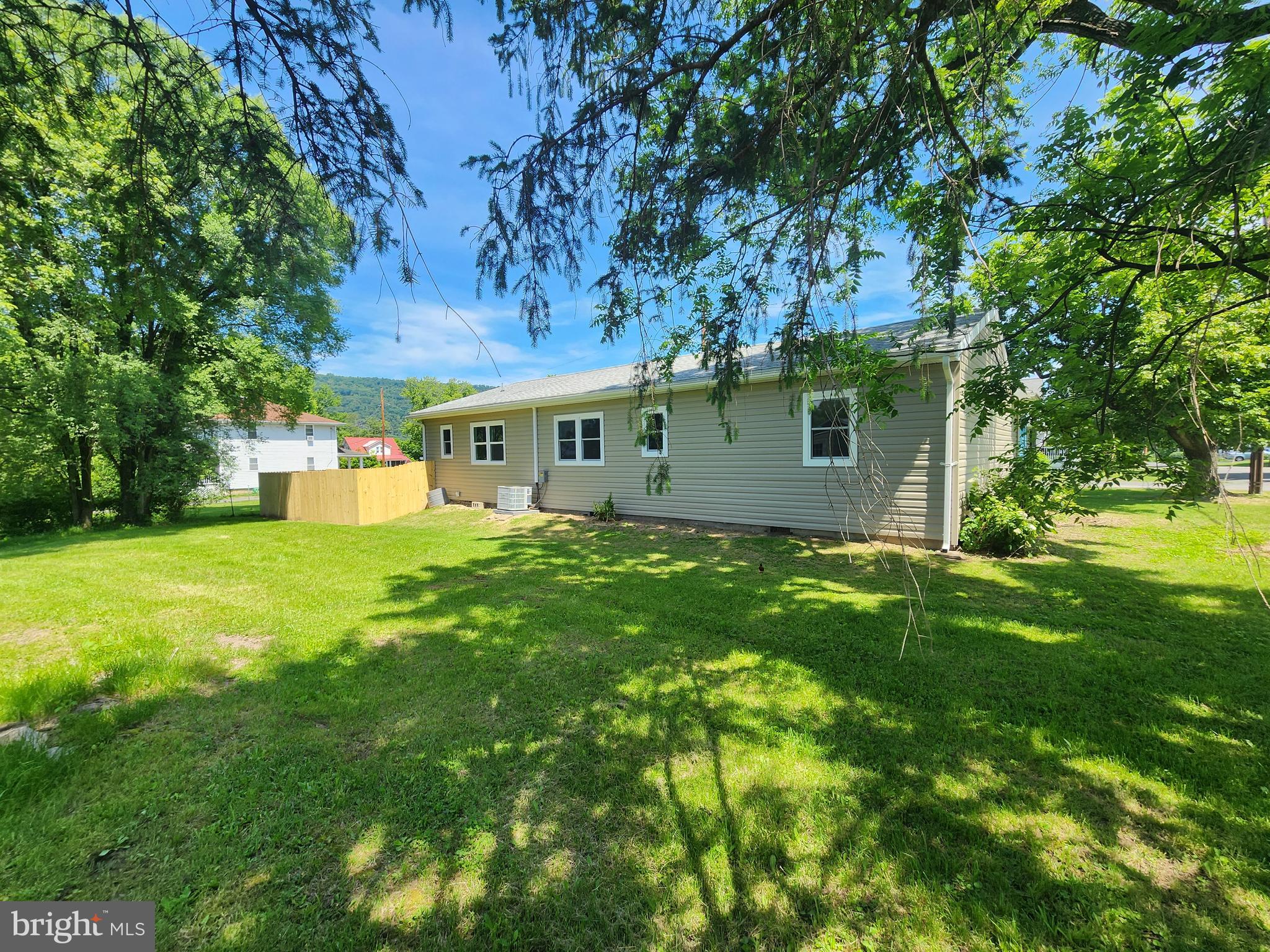 412 Everett Place Romney, WV 26757 - Photo 6 of 38