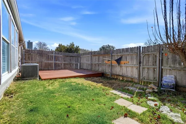 a view of backyard with tub and entertaining space