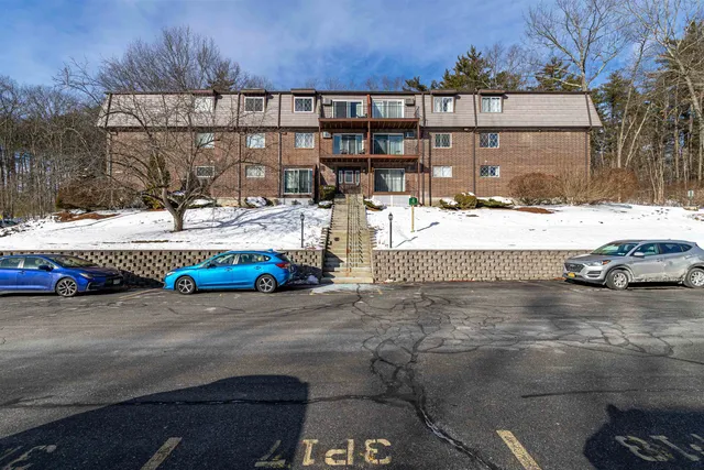 $216,800 | 4 Pembroke Drive, Unit 22, Derry, NH 03038
