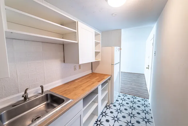 $216,800 | 4 Pembroke Drive, Unit 22, Derry, NH 03038