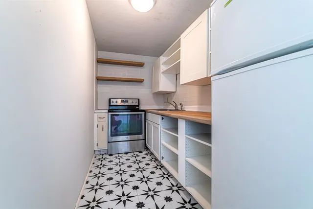 $216,800 | 4 Pembroke Drive, Unit 22, Derry, NH 03038