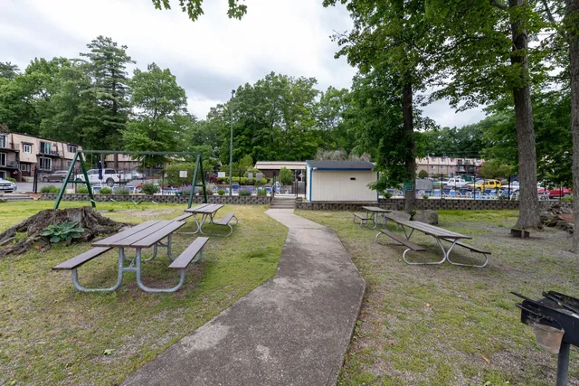 $216,800 | 4 Pembroke Drive, Unit 22, Derry, NH 03038