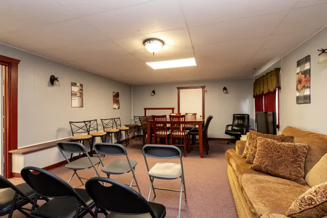 $216,800 | 4 Pembroke Drive, Unit 22, Derry, NH 03038