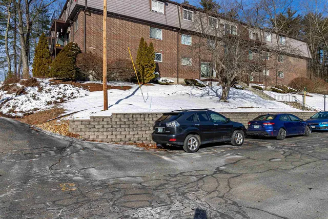 $216,800 | 4 Pembroke Drive, Unit 22, Derry, NH 03038