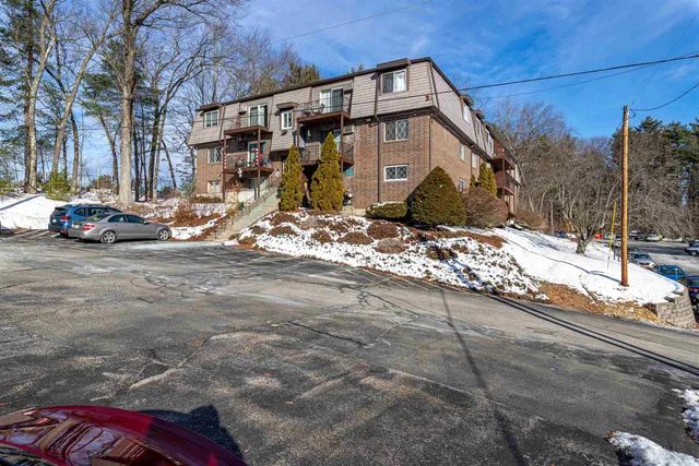 $216,800 | 4 Pembroke Drive, Unit 22, Derry, NH 03038