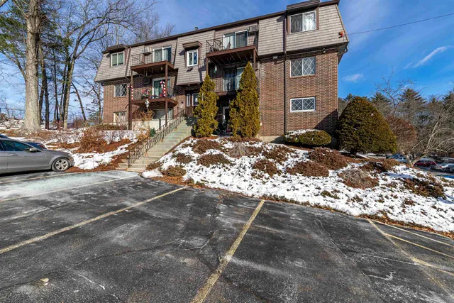$216,800 | 4 Pembroke Drive, Unit 22, Derry, NH 03038