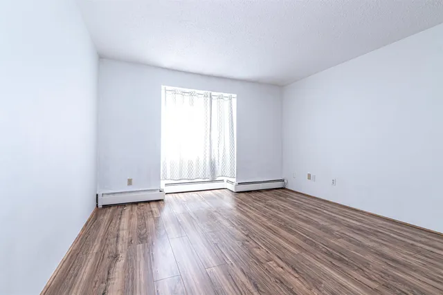 $216,800 | 4 Pembroke Drive, Unit 22, Derry, NH 03038