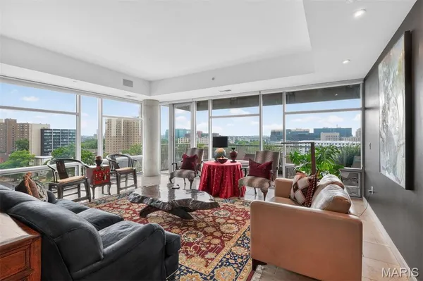 $1,175,000 | 4545 Lindell Boulevard, Unit 29, St. Louis, MO 63108