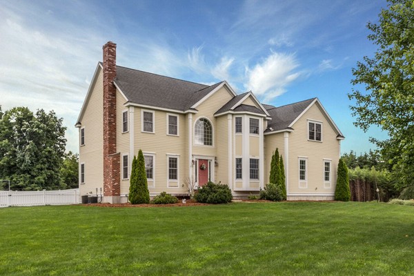 31 Village Road Pepperell, MA 01463 - Photo 2 of 23 Gallery Image 2