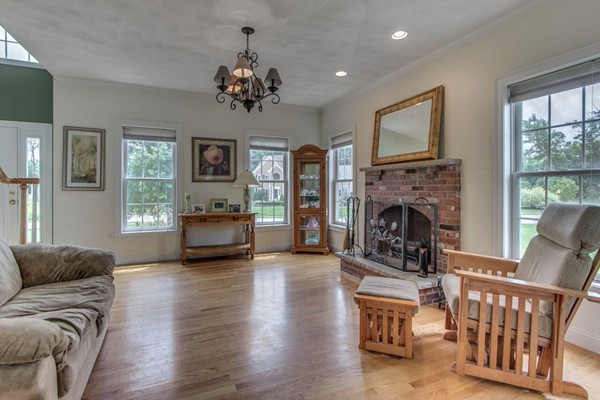 31 Village Road Pepperell, MA 01463 - Photo 4 of 23 Gallery Image 4