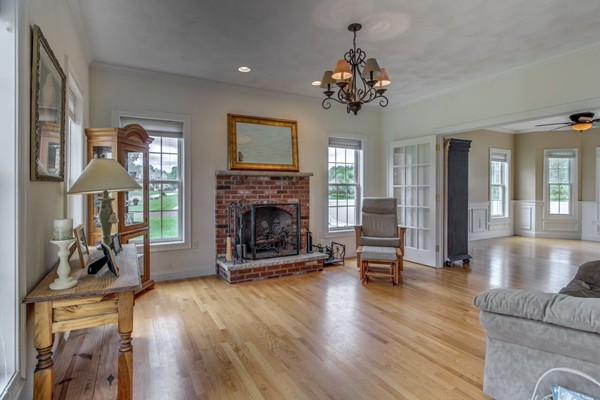 31 Village Road Pepperell, MA 01463 - Photo 5 of 23 Gallery Image 5