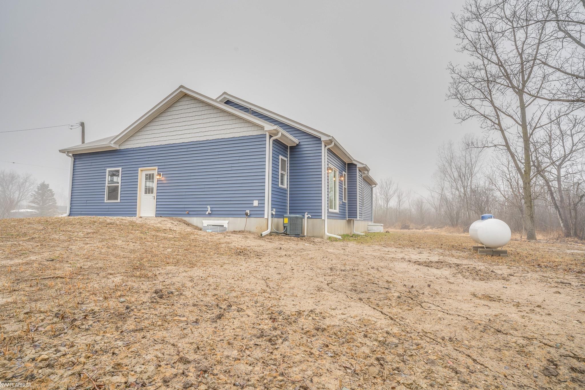7510 Avoca Road Avoca, MI 48006 - Photo 4 of 29 50098872-3.JPG