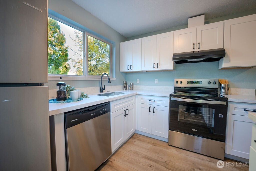 12419 Southeast Petrovitsky Road Renton, WA 98058 - Photo 6 of 20 Gallery Image 6