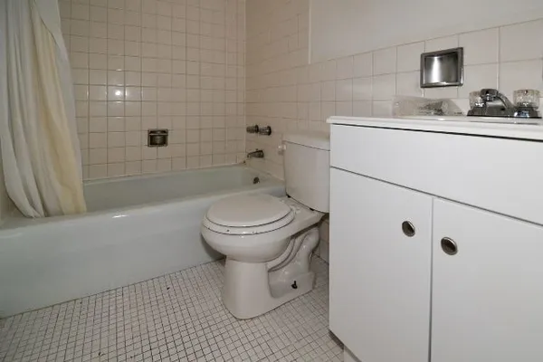 $1,295 | 1040 West Hollywood Avenue, Unit 217, Chicago, IL 60660