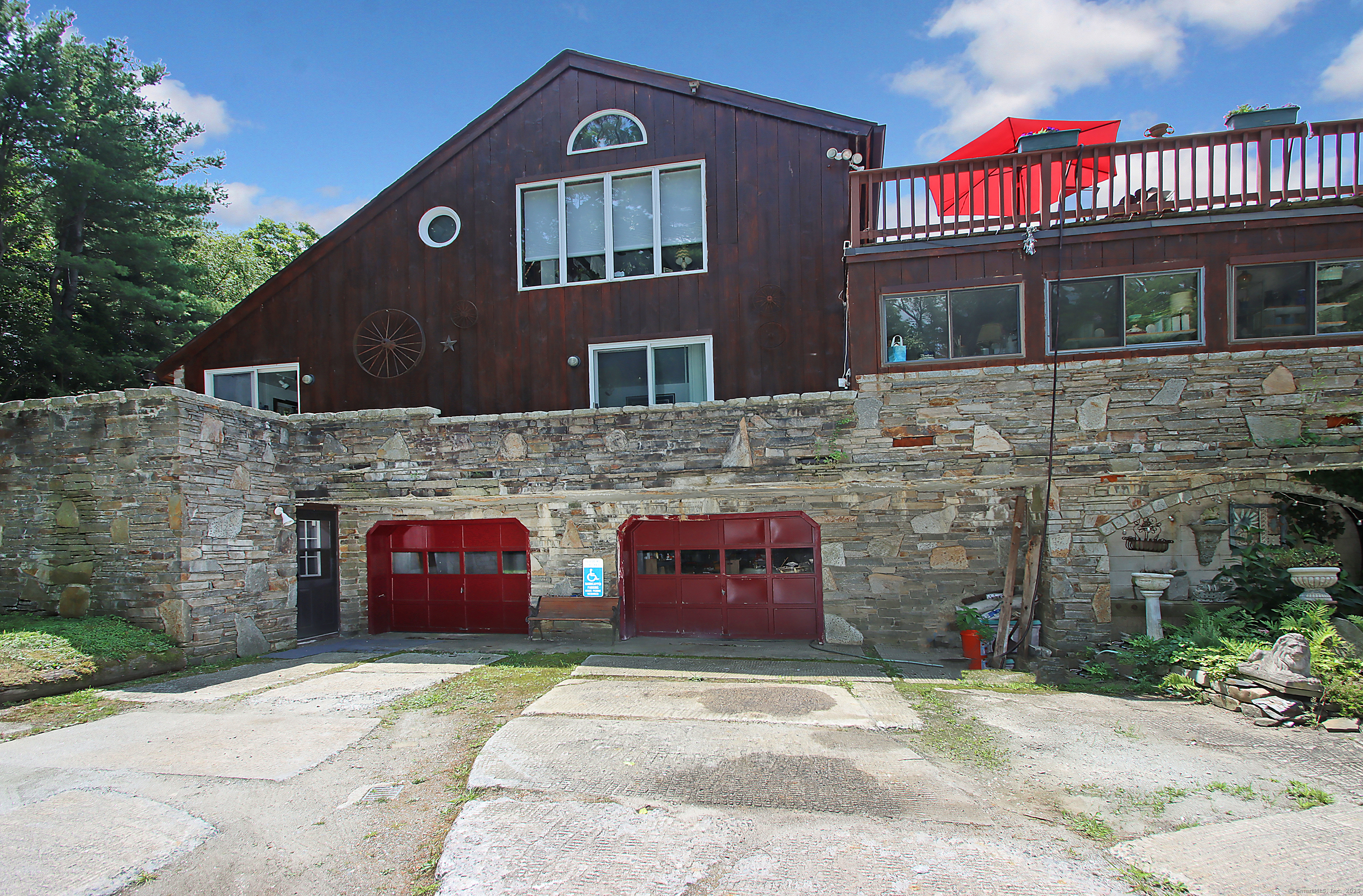 8 Dillon Road Woodbridge, CT 06525 - Photo 2 of 40