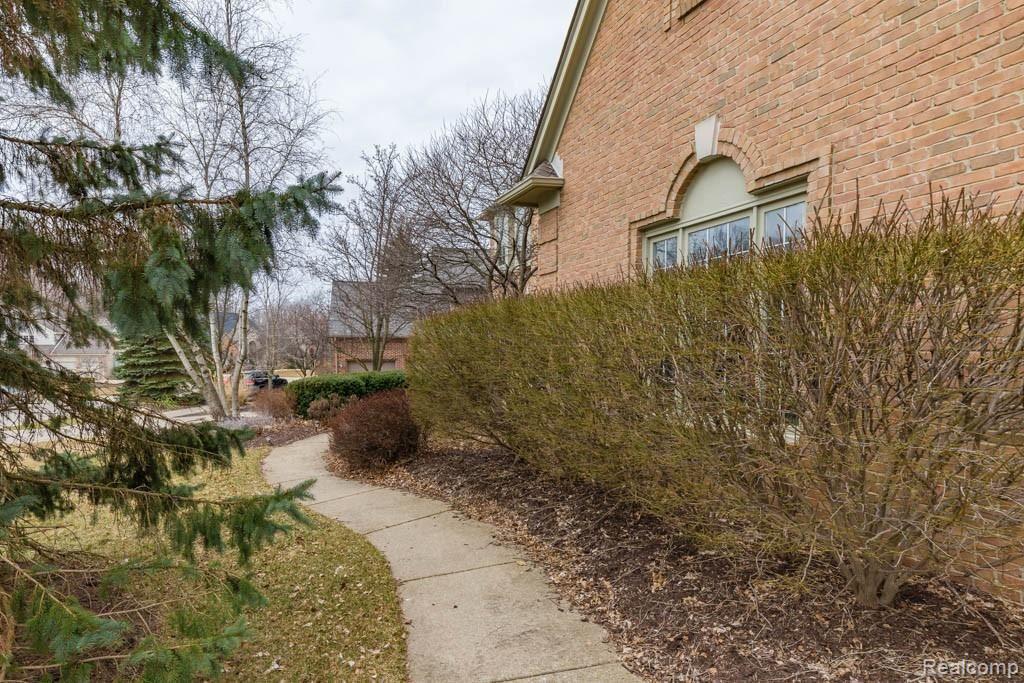 3700 Newcastle Drive Rochester Hills, MI 48306 - Photo 5 of 68