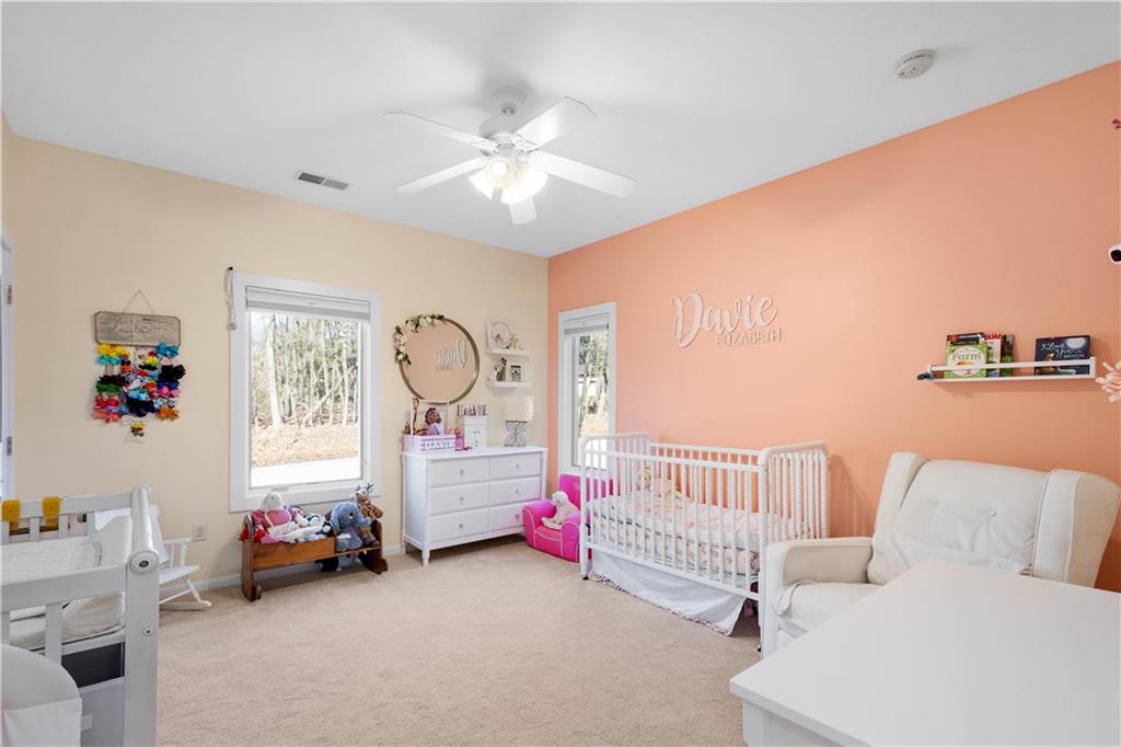 806 Harmony Road Pittsburgh, PA 15237 - Photo 28 of 49 Spacious bedroom with large closet.