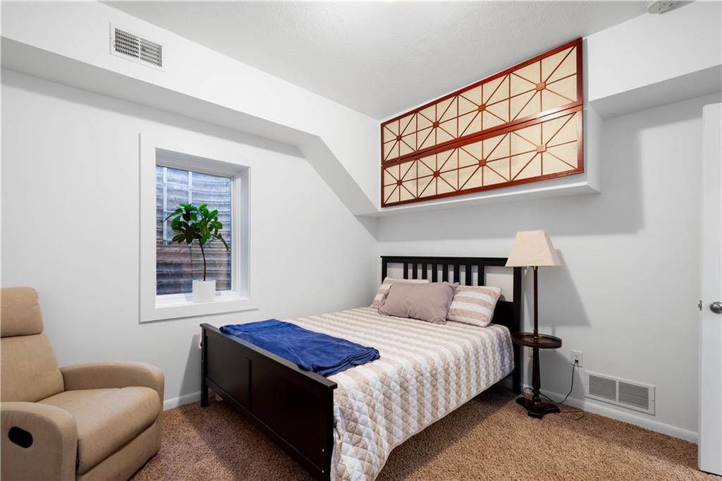 806 Harmony Road Pittsburgh, PA 15237 - Photo 40 of 49 Fifth bedroom.