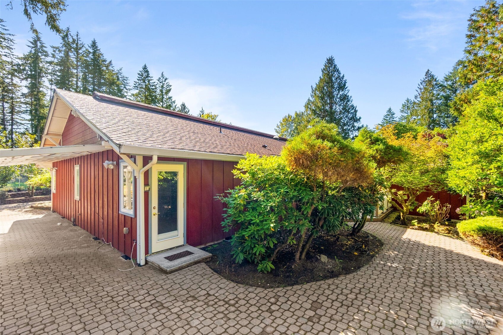 7920 Fairview Road Southwest Olympia, WA 98512 - Photo 5 of 40