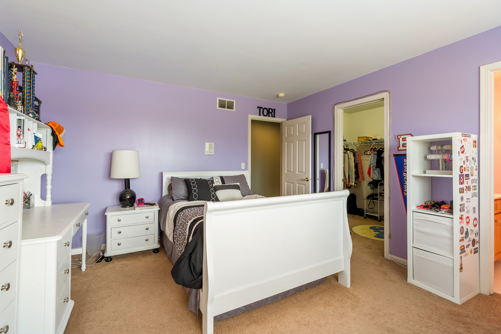 809 Magnuson Court Barrington, IL 60010 - Photo 18 of 33 a living room with a bed and a refrigerator