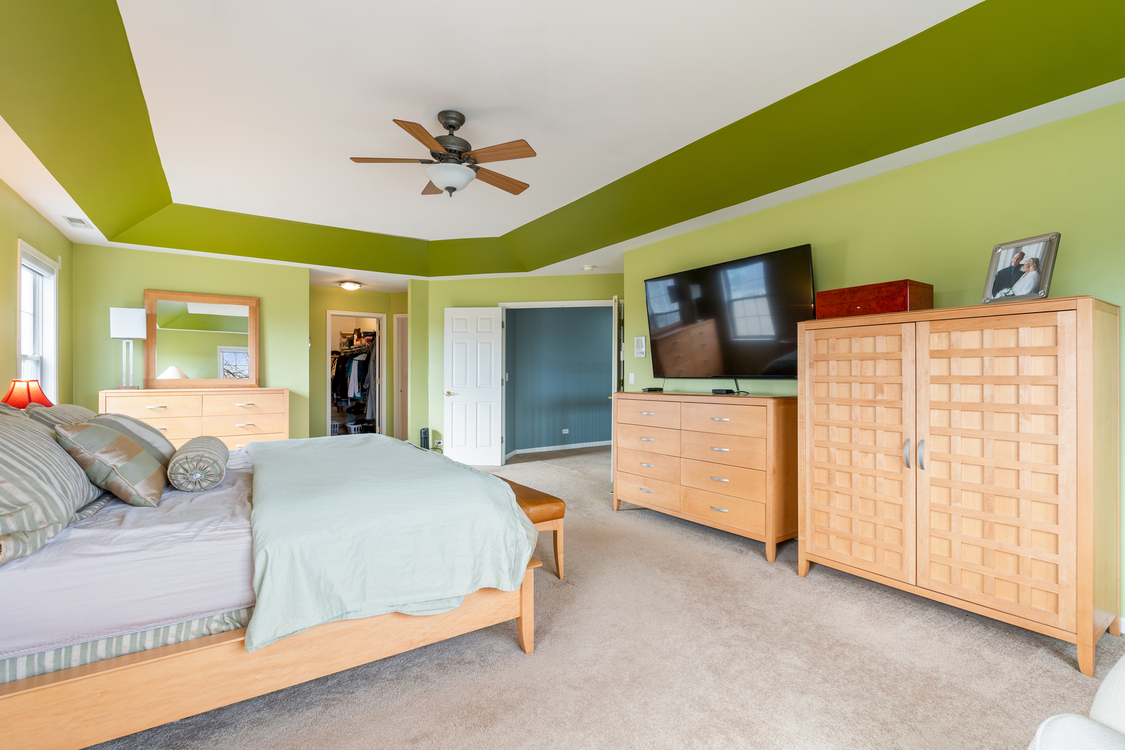 809 Magnuson Court Barrington, IL 60010 - Photo 20 of 33 a spacious bedroom with a bed and a flat screen tv