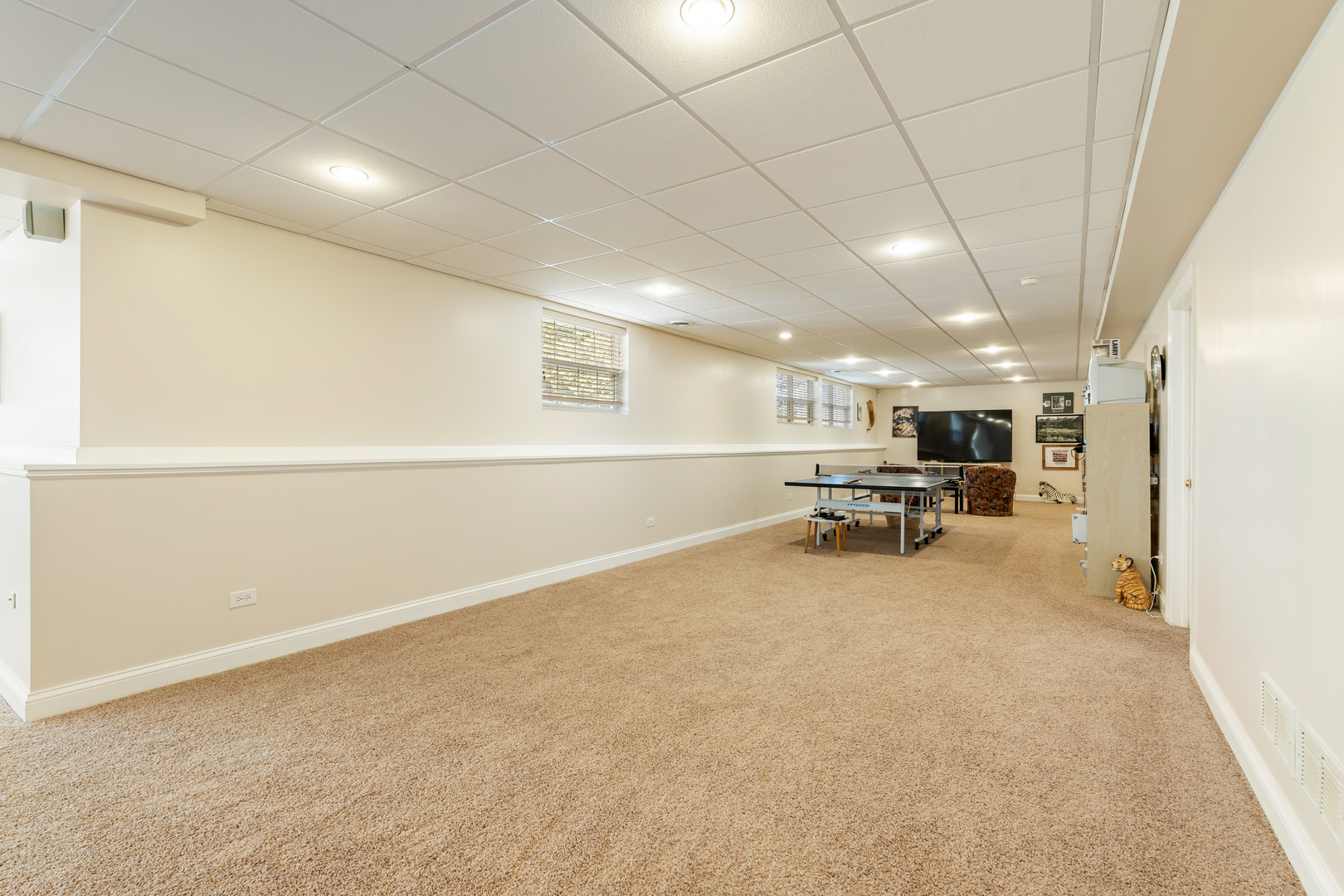 809 Magnuson Court Barrington, IL 60010 - Photo 24 of 33 a view of a livingroom with furniture and a window